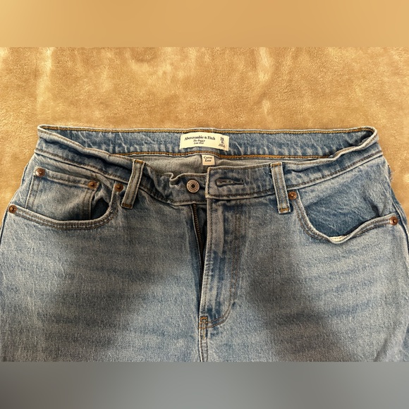 Abercrombie & Fitch Baggy Low Rise Curve Love Jean - Picture 3 of 5